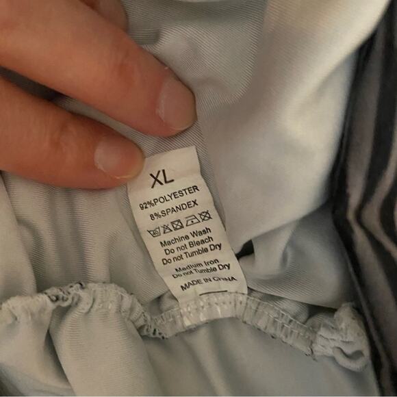 Gray & Black Stripe Print Brazilian Style Scrunch Bottom Lifting Leggings, XL - Picture 11 of 11